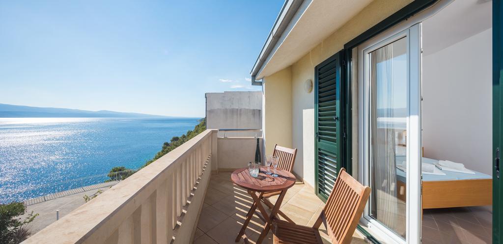 Beachfront Apartments Lara Omiš Exterior foto