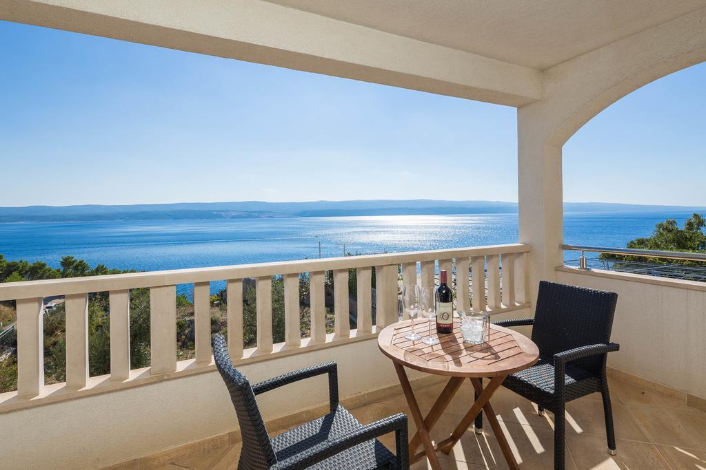 Beachfront Apartments Lara Omiš Exterior foto