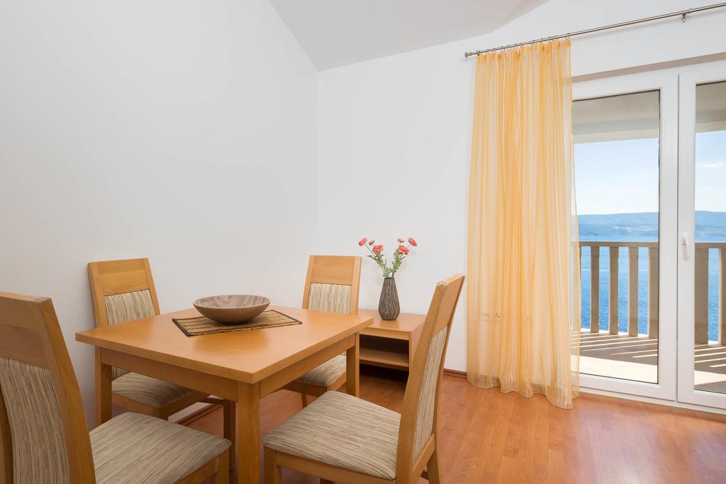 Beachfront Apartments Lara Omiš Exterior foto