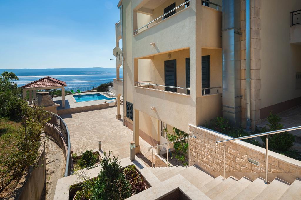 Beachfront Apartments Lara Omiš Exterior foto