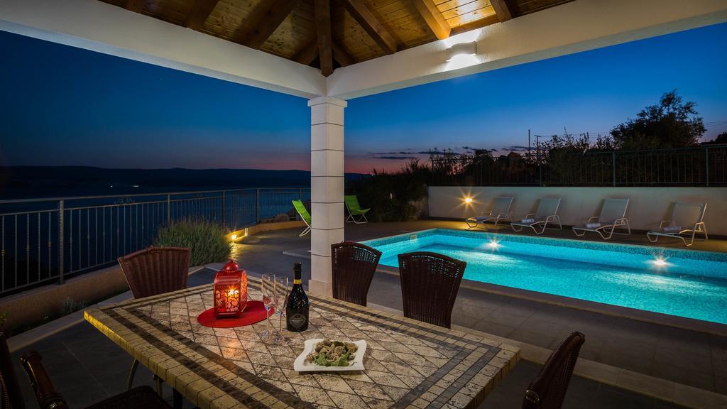 Beachfront Apartments Lara Omiš Exterior foto